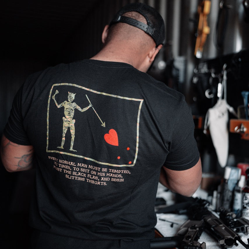 Streetwear Brand Trends - Футболка Hoist The Black Flag Savage